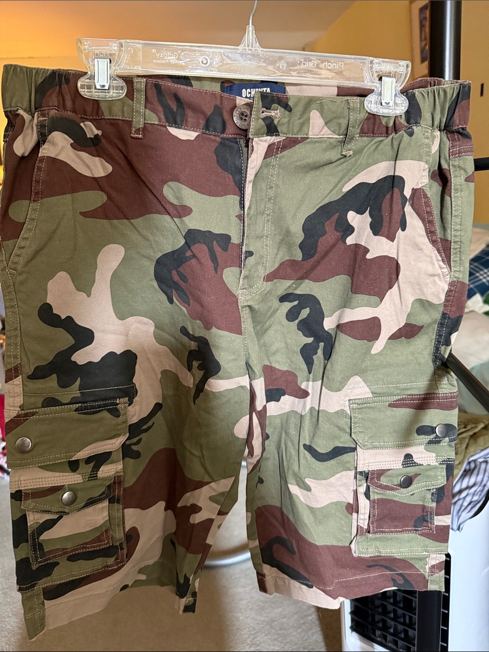 Woman’s size 14 army cargo shorts NWT